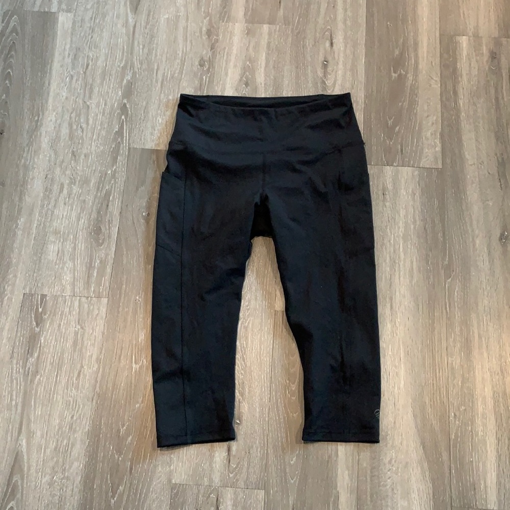 Black MPG Sport Capri leggings with pockets